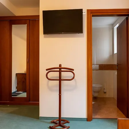 Za Vodou 招待所 *