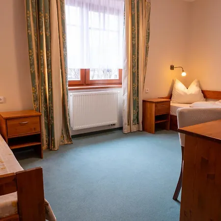 招待所 Za Vodou *